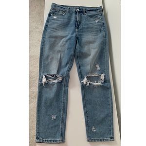 AE Mom Jeans - Size 6 Short